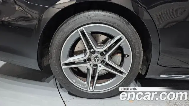 Mercedes-Benz S-Class 2022 — Photo 27/38