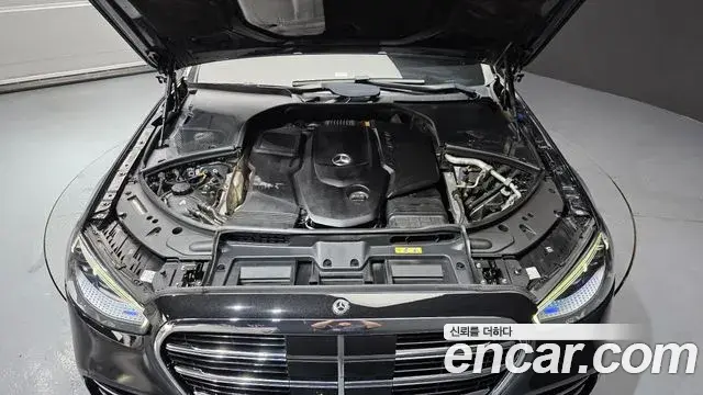 Mercedes-Benz S-Class 2022 — Photo 11/38