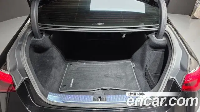 Mercedes-Benz S-Class 2022 — Photo 3/38