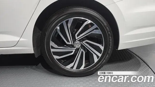 Volkswagen Jetta 2020 — ფოტო 17/31