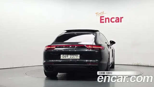 Porsche Panamera 2018 — Şəkil 26/35