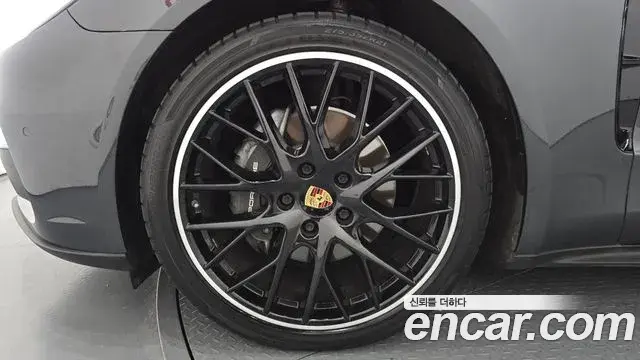 Porsche Panamera 2018 — Şəkil 13/35