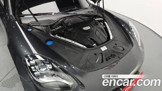 Porsche Panamera 2018 — Şəkil 28/35