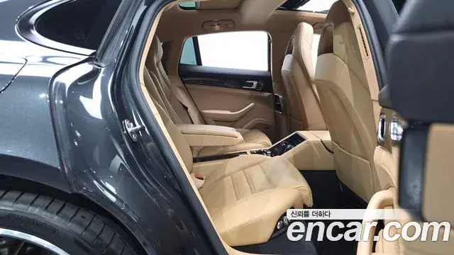 Porsche Panamera 2018 — Şəkil 23/35