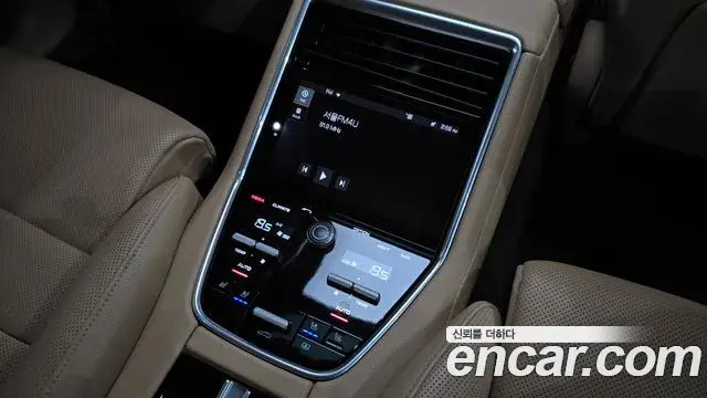 Porsche Panamera 2018 — Şəkil 27/35