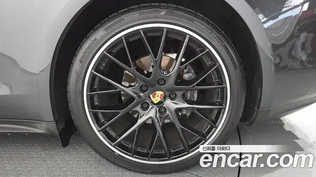 Porsche Panamera 2018 — Şəkil 33/35