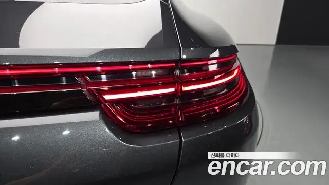 Porsche Panamera 2018 — Şəkil 9/35
