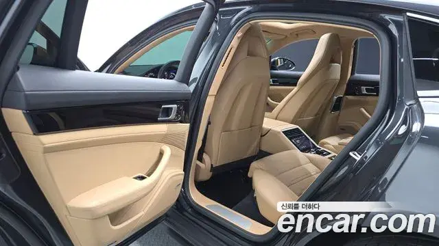 Porsche Panamera 2018 — Şəkil 19/35