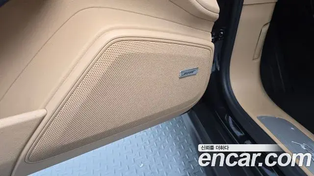 Porsche Panamera 2018 — Şəkil 21/35