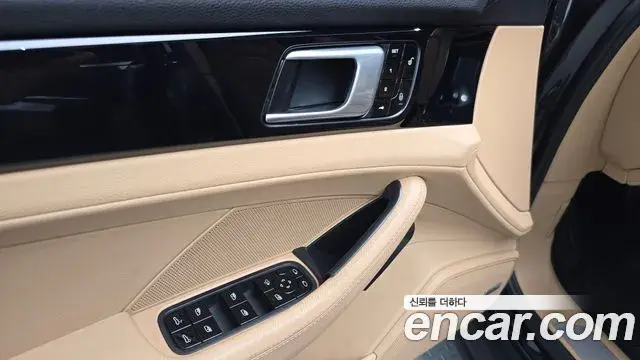 Porsche Panamera 2018 — Şəkil 12/35