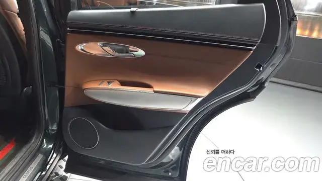 Genesis GV70 2021 — ფოტო 11/34