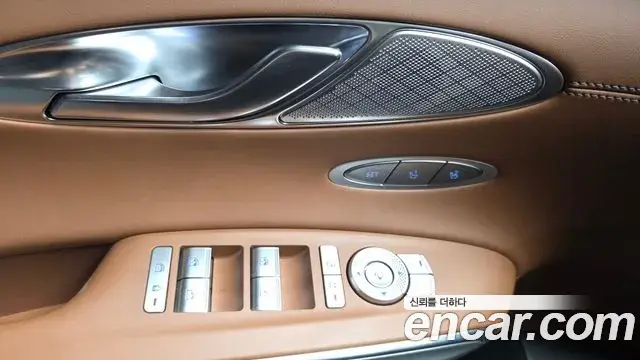 Genesis GV70 2021 — ფოტო 29/34