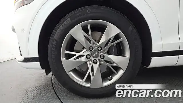 Genesis GV70 2021 — ფოტო 4/20