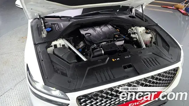 Genesis GV70 2021 — ფოტო 13/20