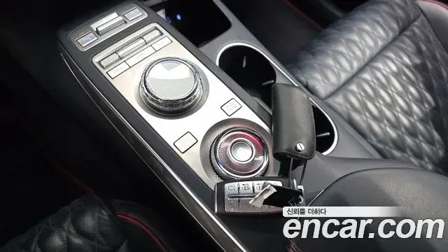 Genesis GV70 2021 — ფოტო 17/20