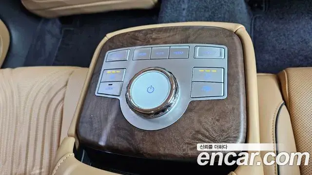 Genesis G80 2023 — ფოტო 8/31