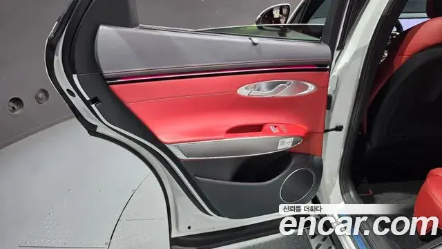 Genesis GV70 2024 — ფოტო 12/30