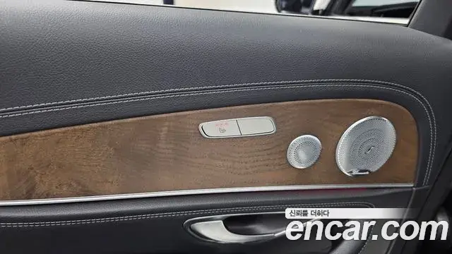Mercedes-Benz E-Class 2018 — Фото 19/20