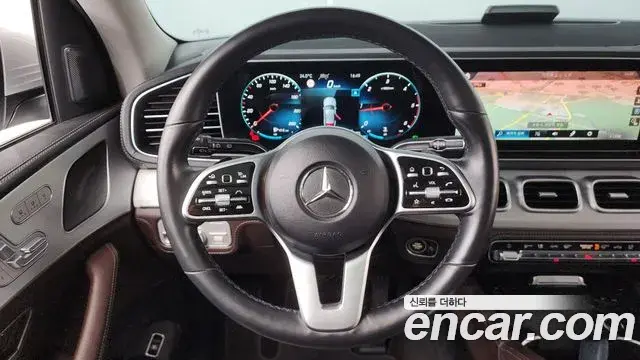 Mercedes-Benz GLE-Class 2021 — Şəkil 34/36