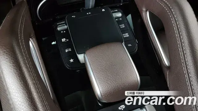 Mercedes-Benz GLE-Class 2021 — Şəkil 8/36