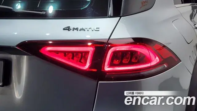 Mercedes-Benz GLE-Class 2021 — Şəkil 18/36