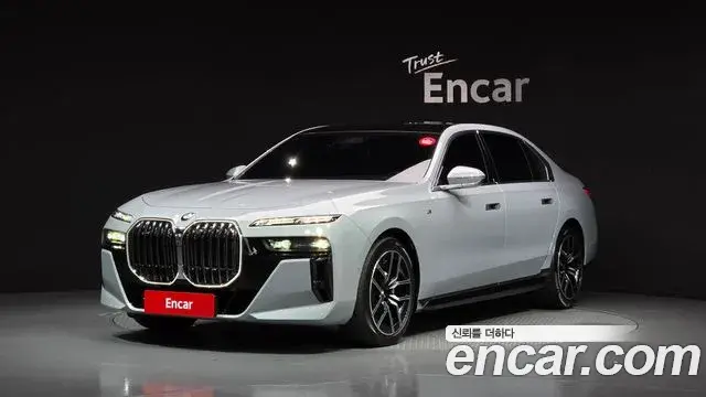 BMW 7 Series 2023 — Фото 10/20
