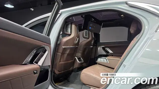 BMW 7 Series 2023 — Фото 16/20