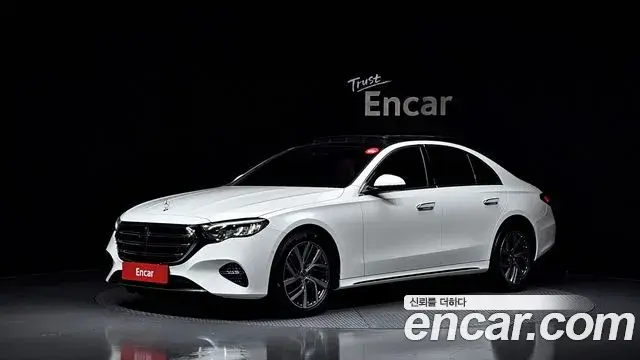 Mercedes-Benz E-Class 2024 — Photo 1/20