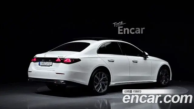 Mercedes-Benz E-Class 2024 — Photo 2/20