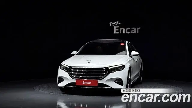 Mercedes-Benz E-Class 2024 — Photo 3/20