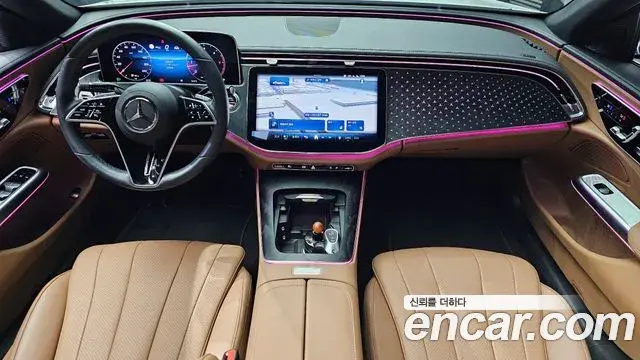 Mercedes-Benz E-Class 2024 — Photo 7/20