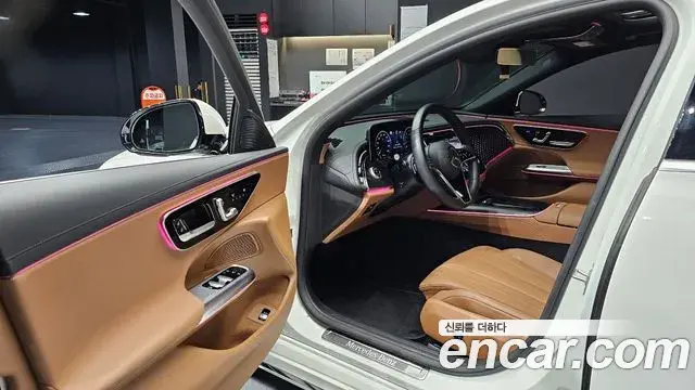 Mercedes-Benz E-Class 2024 — Photo 10/20
