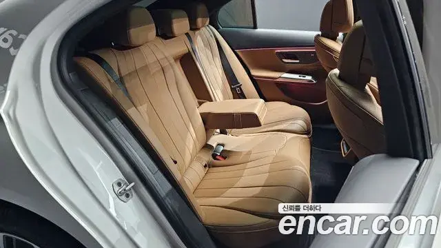 Mercedes-Benz E-Class 2024 — Photo 11/20