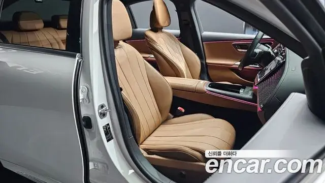 Mercedes-Benz E-Class 2024 — Photo 12/20