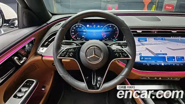 Mercedes-Benz E-Class 2024 — Photo 13/20