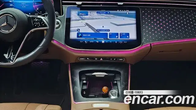 Mercedes-Benz E-Class 2024 — Photo 14/20
