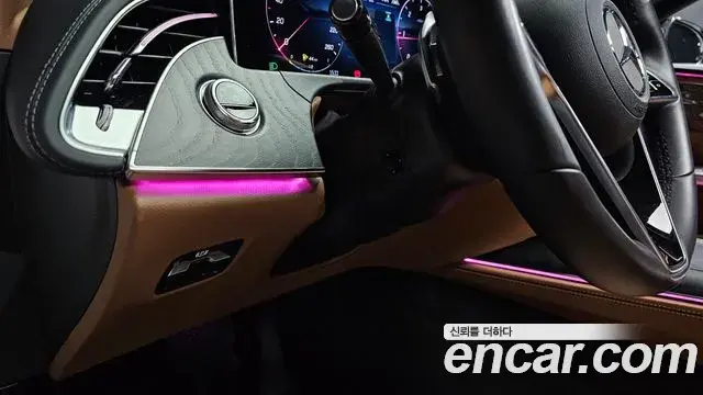 Mercedes-Benz E-Class 2024 — Photo 17/20