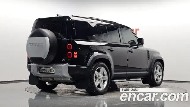 Land Rover Defender 2020 — Photo 28/33