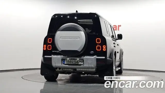 Land Rover Defender 2020 — Photo 2/33
