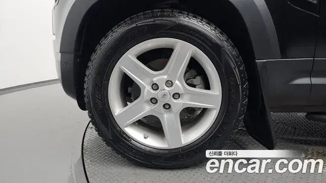 Land Rover Defender 2020 — Photo 29/33