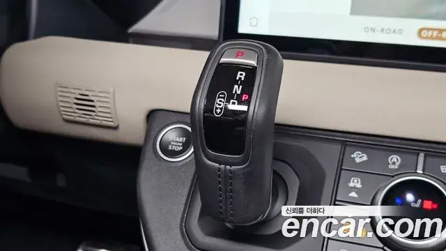 Land Rover Defender 2020 — Photo 22/33