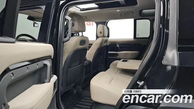 Land Rover Defender 2020 — Photo 14/33