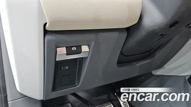 Land Rover Defender 2020 — Photo 31/33