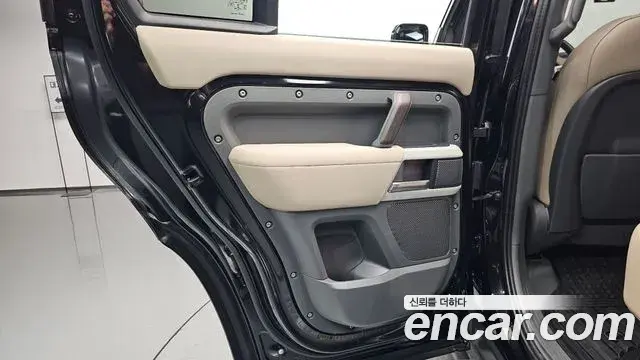 Land Rover Defender 2020 — Photo 11/33