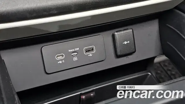 Land Rover Defender 2020 — Photo 17/33