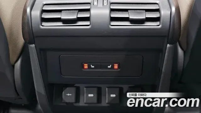 Land Rover Defender 2020 — Photo 3/33