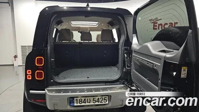 Land Rover Defender 2020 — Photo 15/33