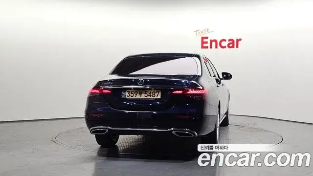 Mercedes-Benz E-Class 2021 — Фото 4/20