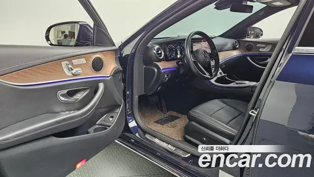 Mercedes-Benz E-Class 2021 — Фото 10/20