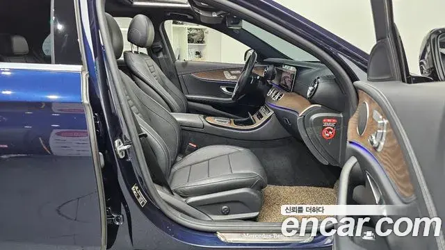 Mercedes-Benz E-Class 2021 — Фото 11/20